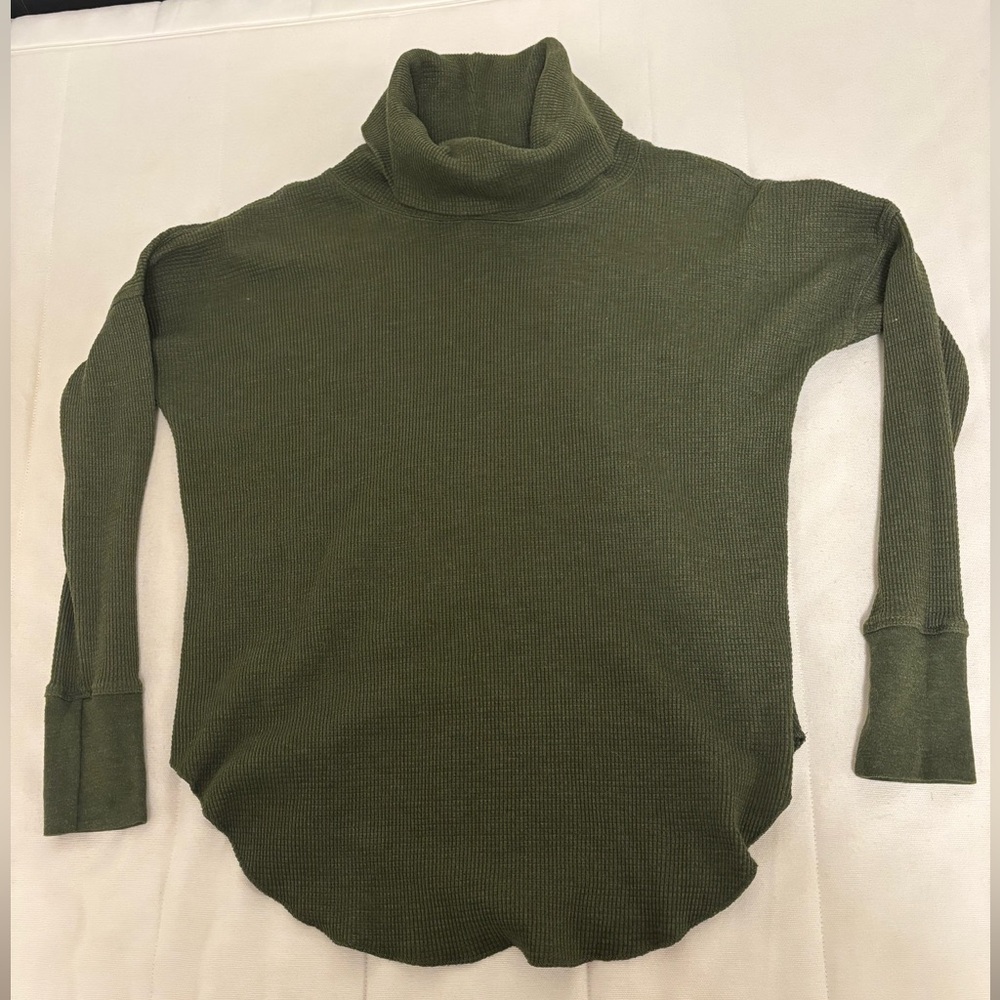 NWOT THE GROUP BABATON THERMAL COWL NECK TOP IN GREEN